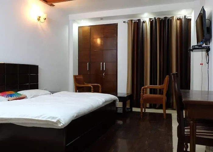 Service Apartment Near Apollo Hospital