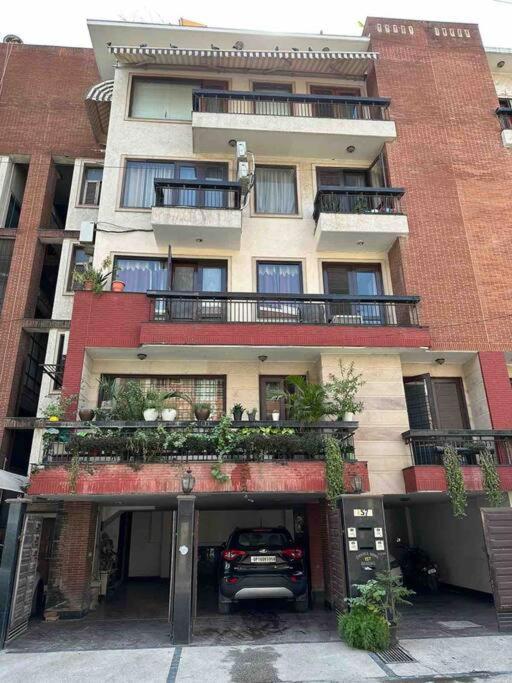 Service Near Apollo Hospital Apartment New Delhi