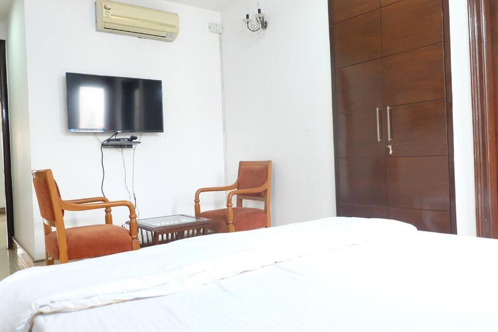 Service Near Apollo Hospital *