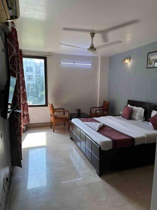 Service Near Apollo Hospital * New Delhi
