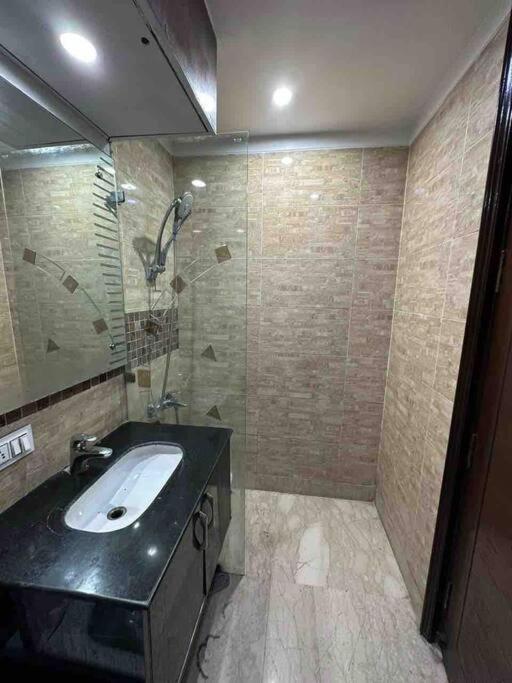 Apartment Service Near Apollo Hospital *