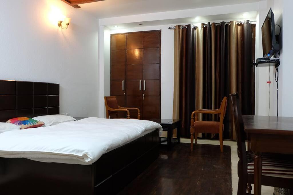 Service Near Apollo Hospital Apartment