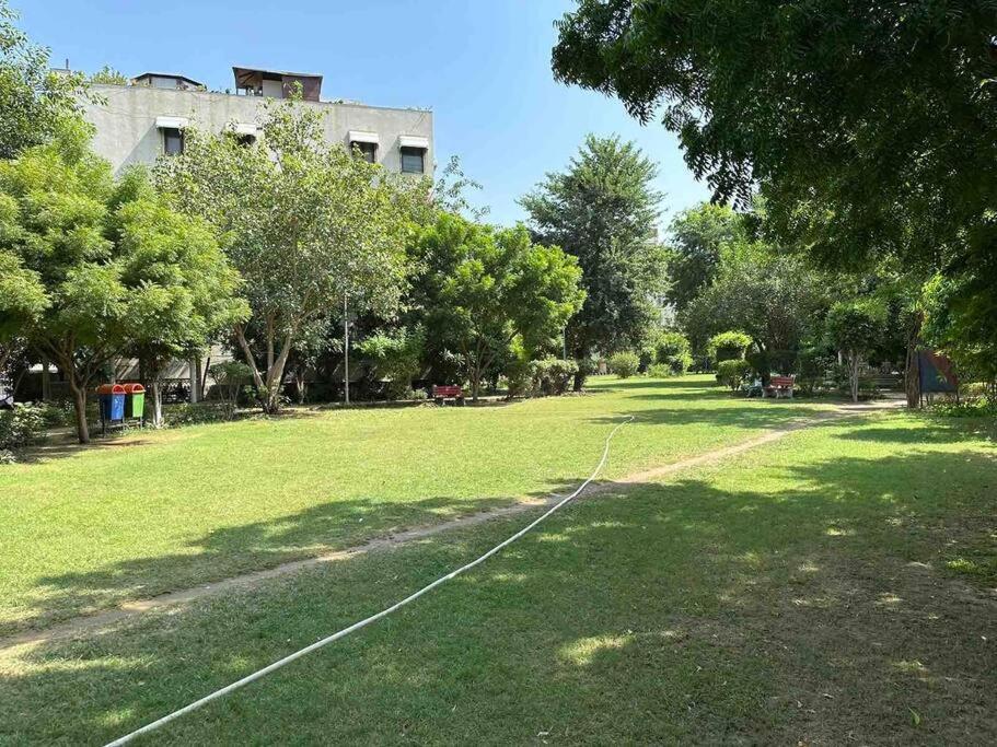 Service Near Apollo Hospital Apartment *